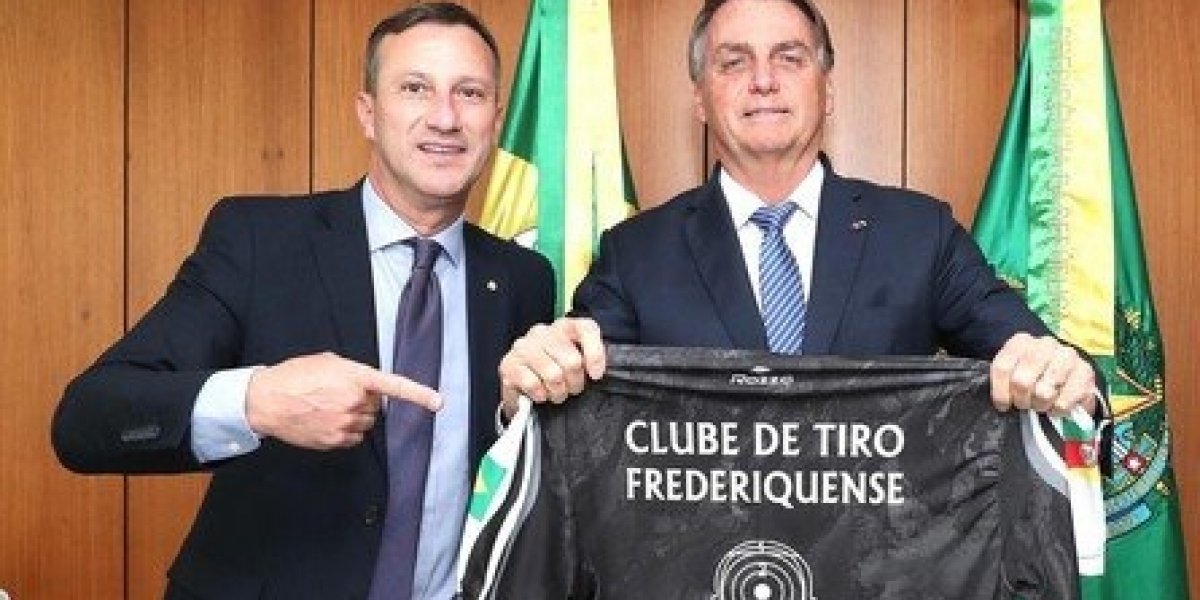 Ubiratan Sanderson ao lado do ex-presidente Jair Bolsonaro