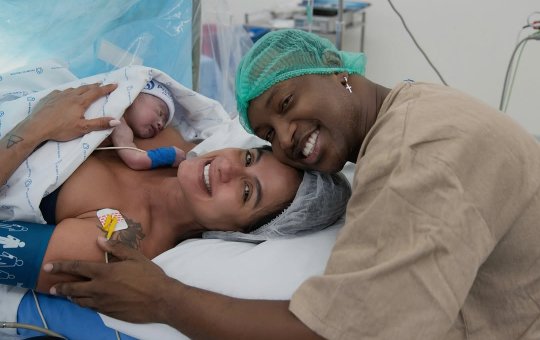 Nasce Bento, primeiro filho do casal Carol Peixinho e Thiaguinho