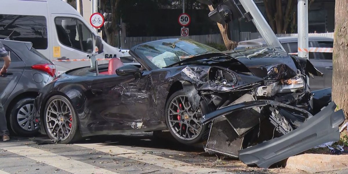 Carro de Gato Preto após acidente causado pelo influenciador