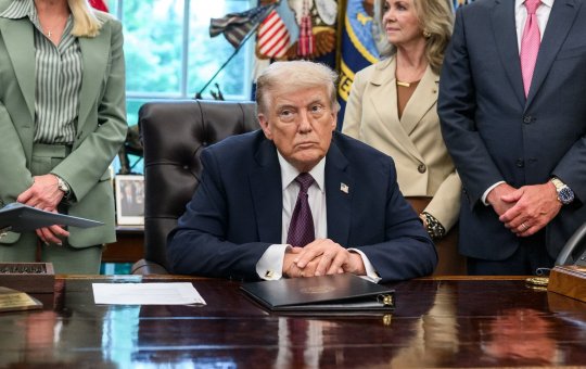 Trump assina ordem que institui cartão de residência por 1 milhão de dólares nos EUA