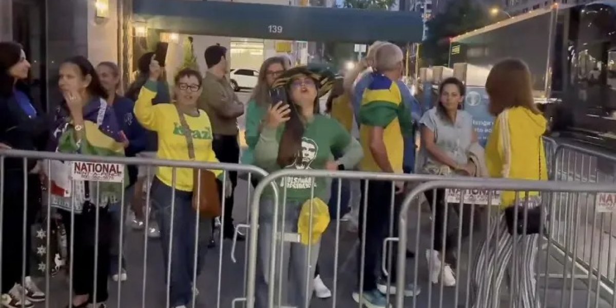 Lula é vaiado por grupo de brasileiros em chegada aos Estados Unidos