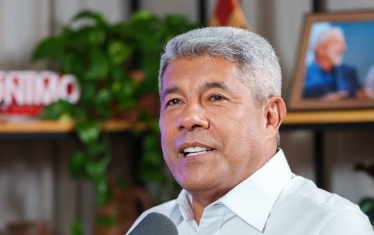 Governador Jerônimo Rodrigues comemora ato contra PEC da Blindagem em Salvador