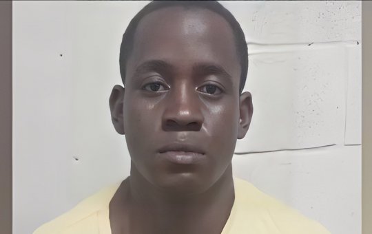 Polícia encontra bolsas com facas e bonecas na casa de suposto assassino em série baiano