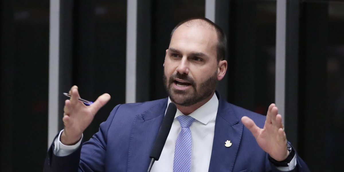 Cassação de Eduardo Bolsonaro pode começar a tramitar na Câmara nesta terça-feira (23)