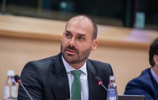 Eduardo Bolsonaro se pronuncia após Donald Trump elogiar Lula: 'Longe de causar espanto'