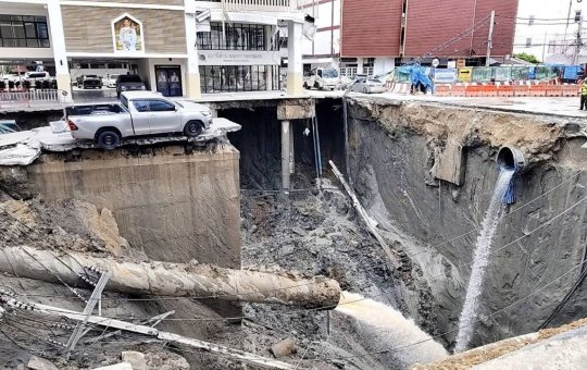 Cratera gigante de 50 metros se abre em avenida movimentada no centro de Bangkok, na Tailândia