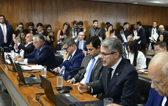 CCJ do Senado rejeita PEC da Blindagem e proposta é arquivada