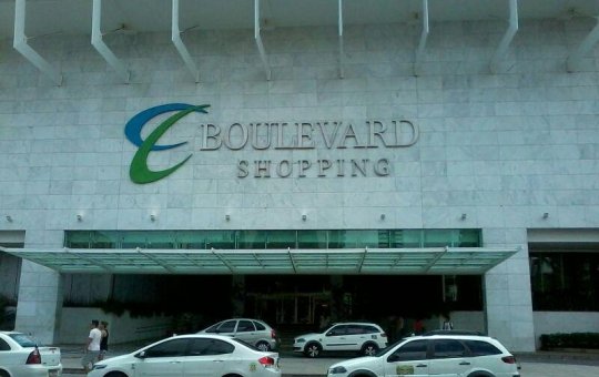 Mulher descobre suposta traição em shopping e parte para cima do marido em Bélem
