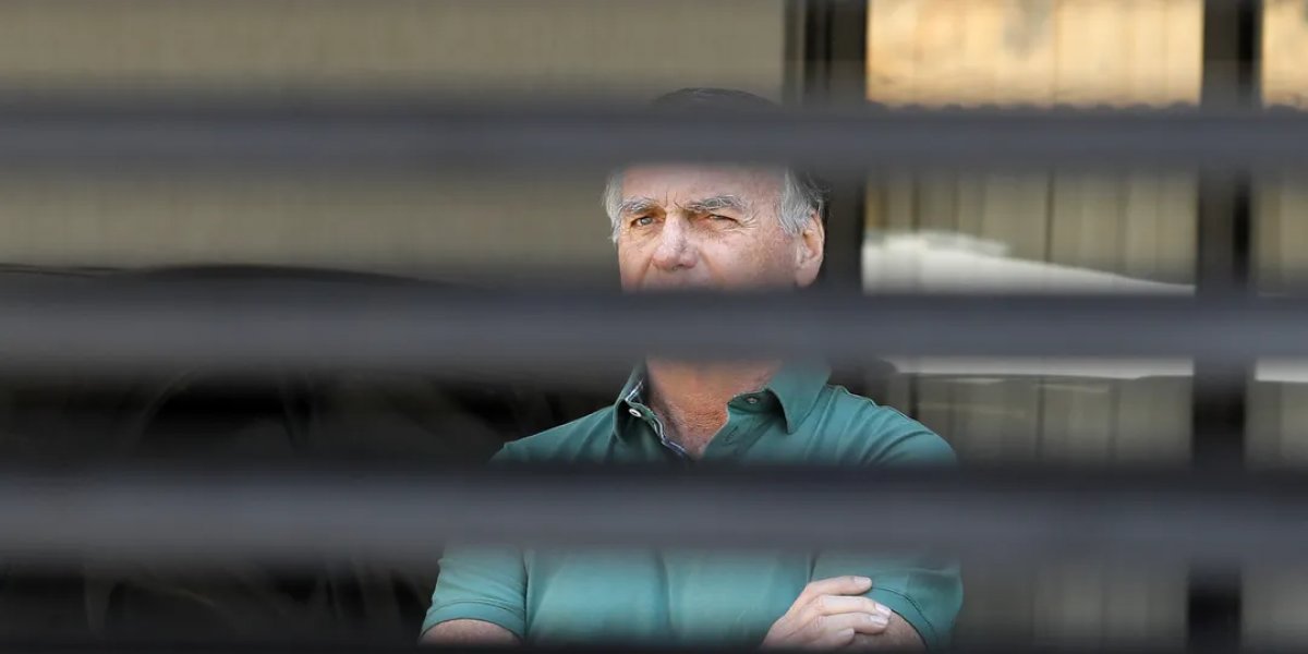 Condenado, Jair Bolsonaro pode se livrar de cumprir pena na prisão; entenda