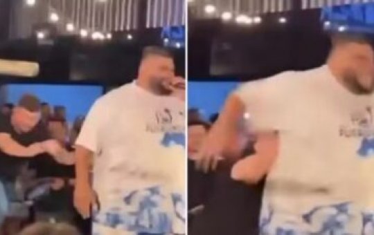 Cantor é empurrado de palco durante show e caso para na Polícia