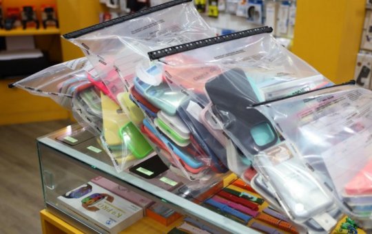 Acessórios de celulares falsificados são recolhidos em bairros nobres de Salvador