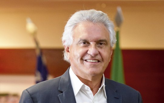 Pensando na Presidência, Ronaldo Caiado passa por transplante capilar aos 75 anos