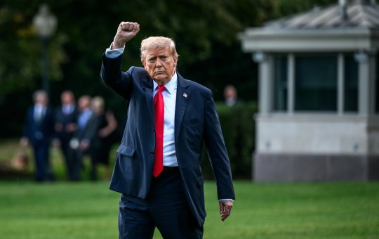 Em estratégia comercial, Trump anuncia tarifas de até 100% sobre produtos farmacêuticos importados