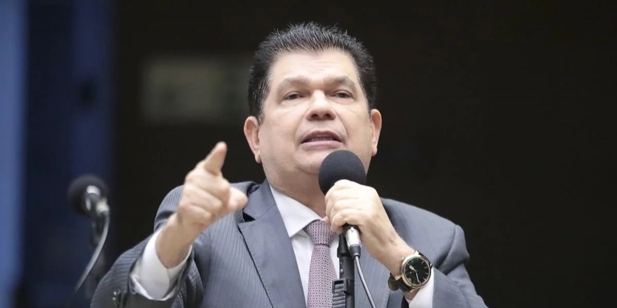 Deputado Mauro Benevides Filho sofre AVC, é internado e segue em estado estável