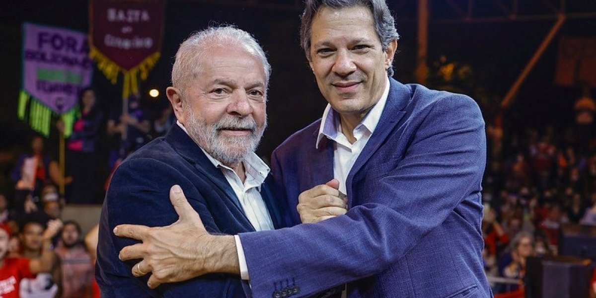 Lula ao lado do ministro da Fazenda Fernando Haddad