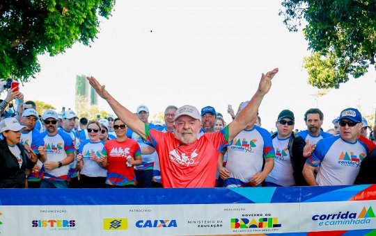 Lula ironiza Bolsonaro em evento do MEC: "Não tem motociata, não tem pornochanchada"