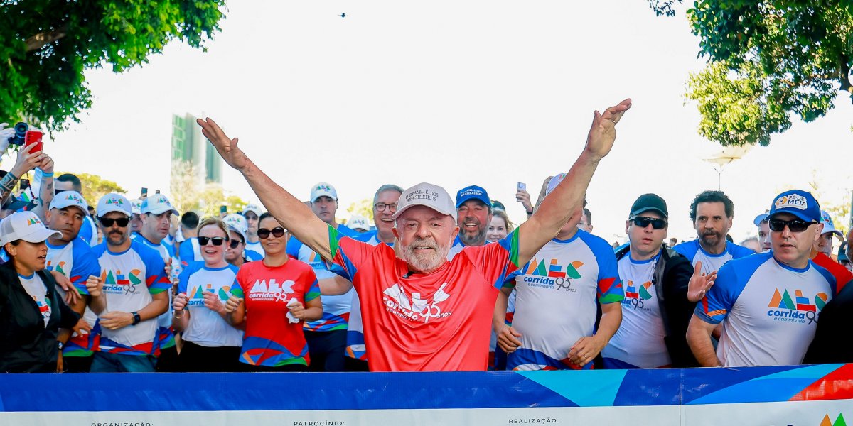 Lula ironiza Bolsonaro em evento do MEC: "Não tem motociata, não tem pornochanchada"