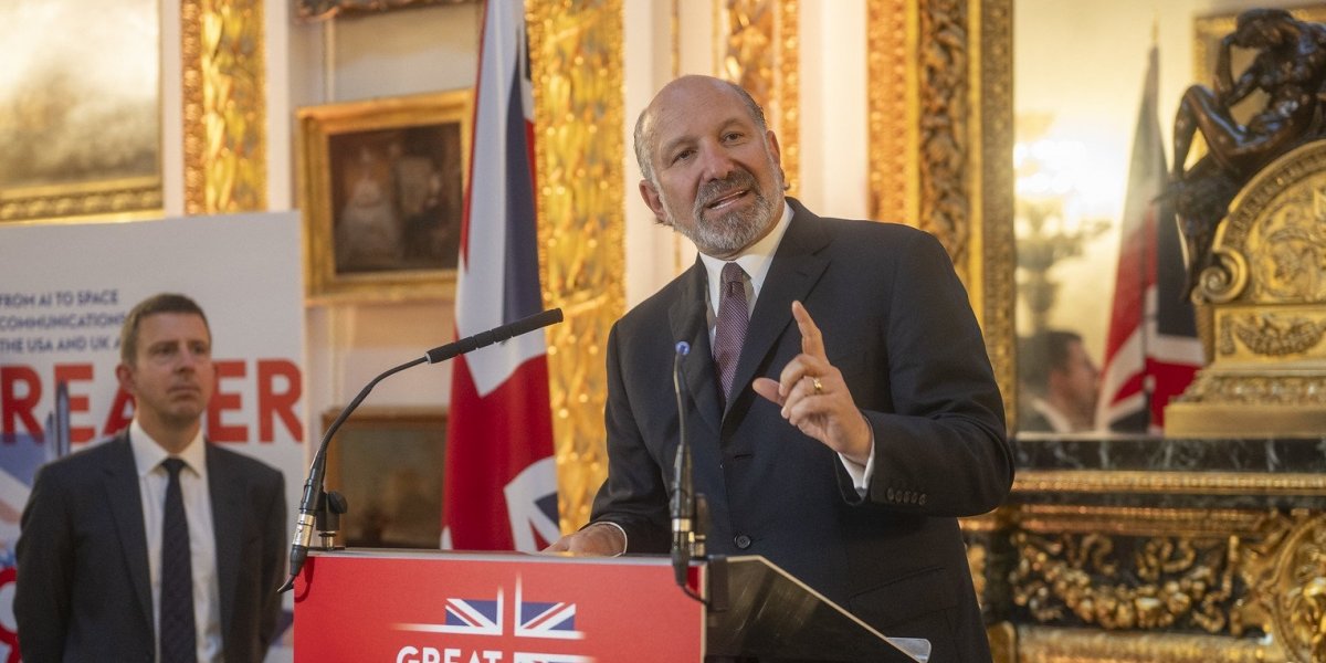 Secretário de Trump afirma que Brasil prejudica Estados Unidos e precisa ser 'consertado'