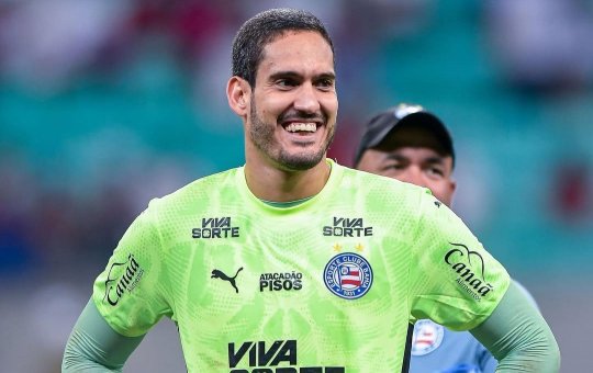 Ronaldo brilha e dá passe para golaço de Ademir em triunfo para o Bahia