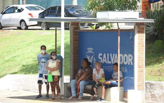 Padrão de segurança: pontos de ônibus em Salvador terão monitoramento noturno