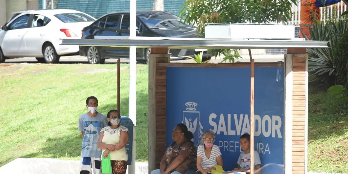 Ponto de ônibus em Salvador