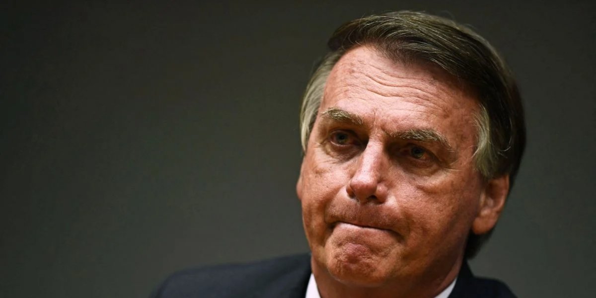 Bolsonaro recebe atendimento de urgência em casa e não precisará ficar internado