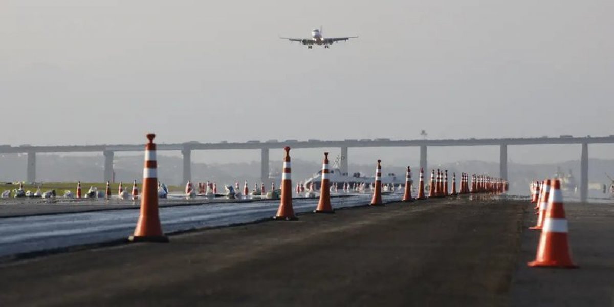 Infraero informa previsão de reabertura de aeroporto após vazamento de óleo na pista