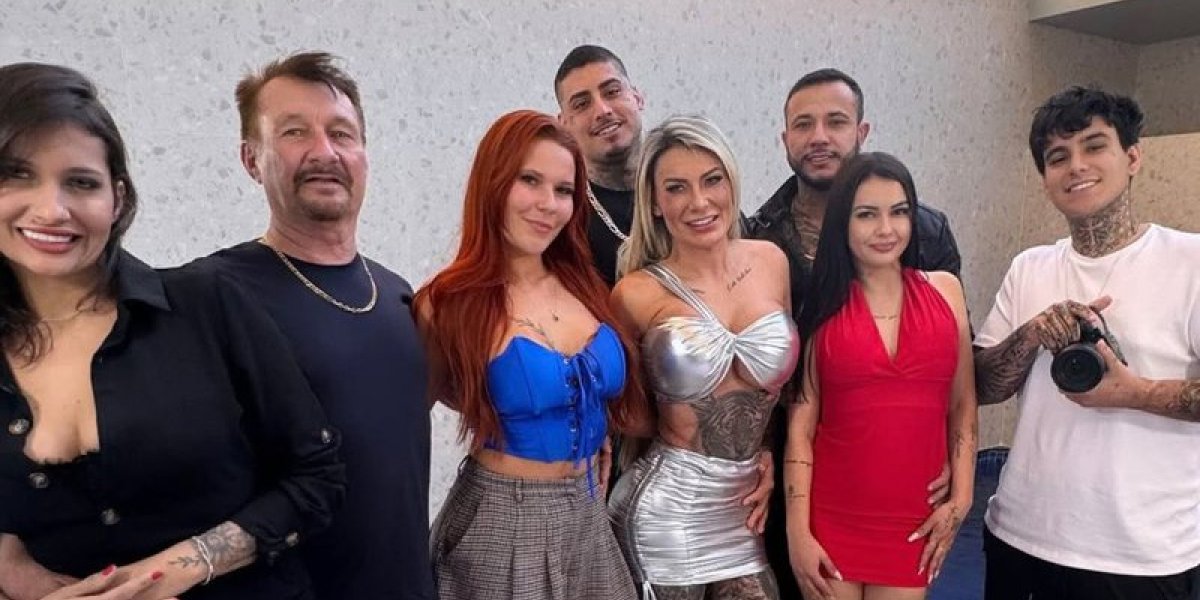 Andressa Urach com família e amigos