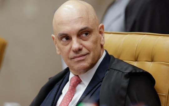 Alexandre de Moraes autoriza grupo de oração na casa de Bolsonaro e faz alerta: 'Não pode desvio de finalidade'