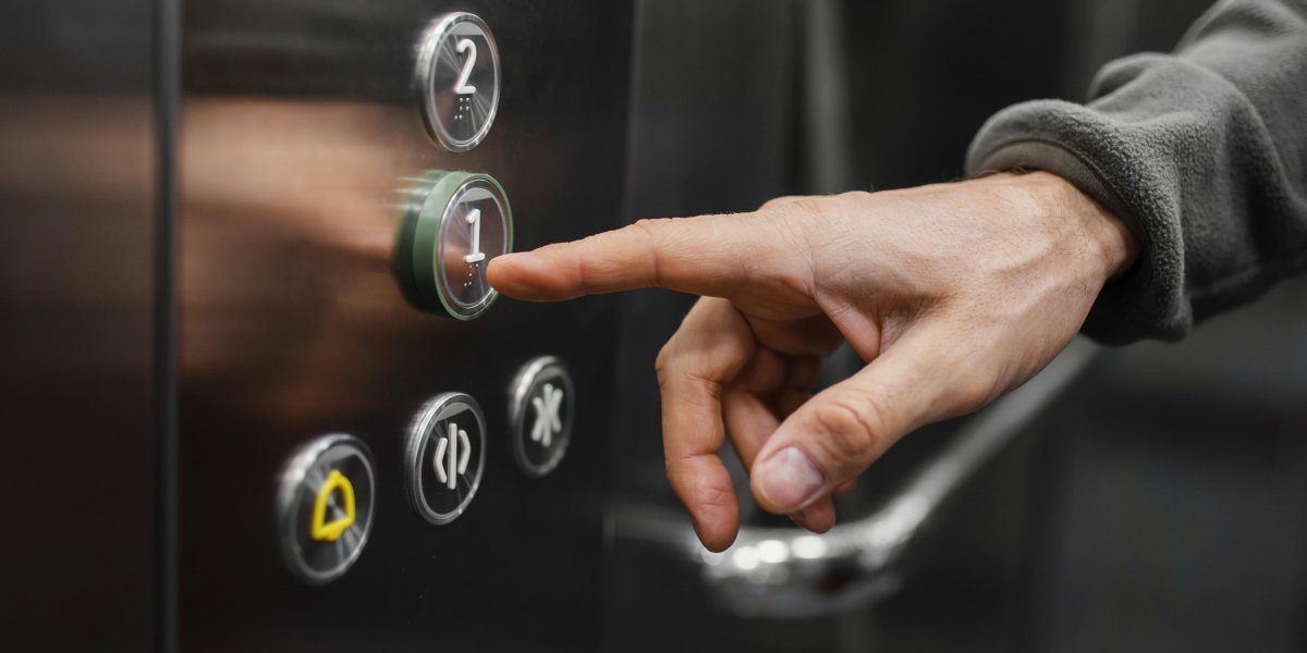 A proposta afirma que todos os elevadores estarão disponíveis para qualquer pessoa