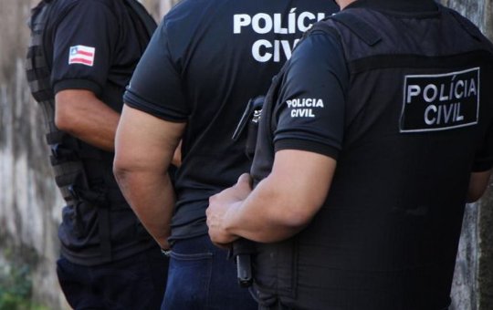 Homem é assassinado na frente dos filhos enquanto os levava à escola na Bahia