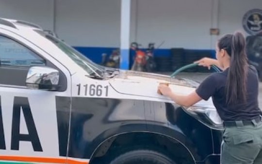 Problemas: Policial que gravou lavando a viatura é condenada à prisão: "Falta Grave"