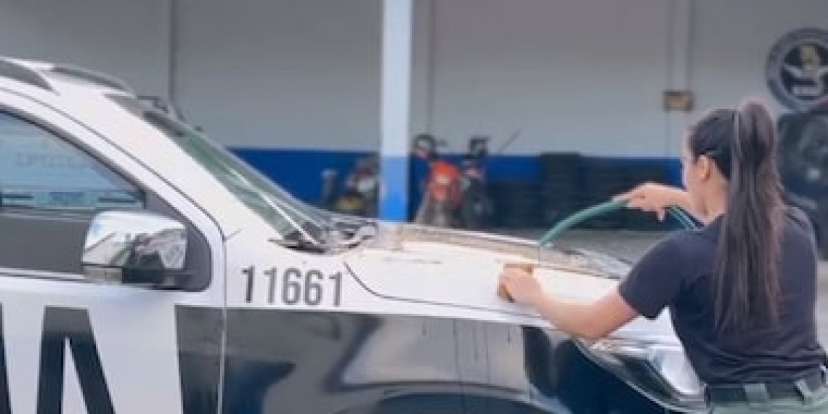 Problemas: Policial que gravou lavando a viatura é condenada à prisão: "Falta Grave"