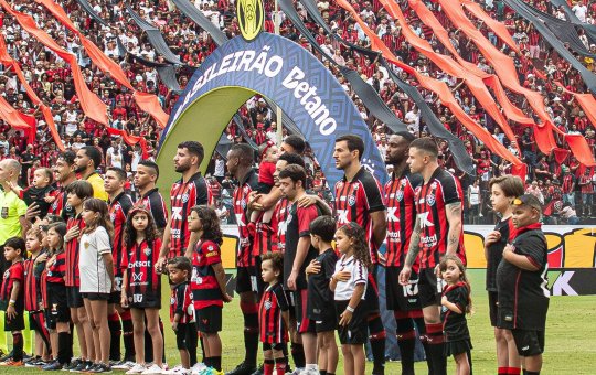 Com Matheuzinho na reserva, Vitória divulga escalação para confronto decisivo contra o Ceará