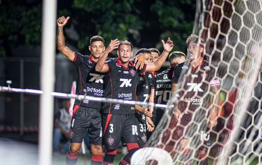 Na estreia de Jair Ventura no Barradão, Vitória vence Ceará e segue vivo no Brasileirão