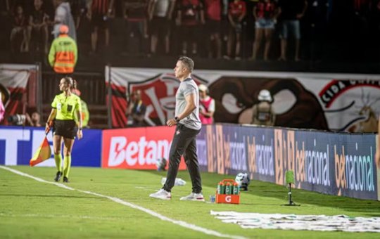 Jair Ventura comemora os primeiros 3 pontos pelo Vitória: 'Final se ganha'