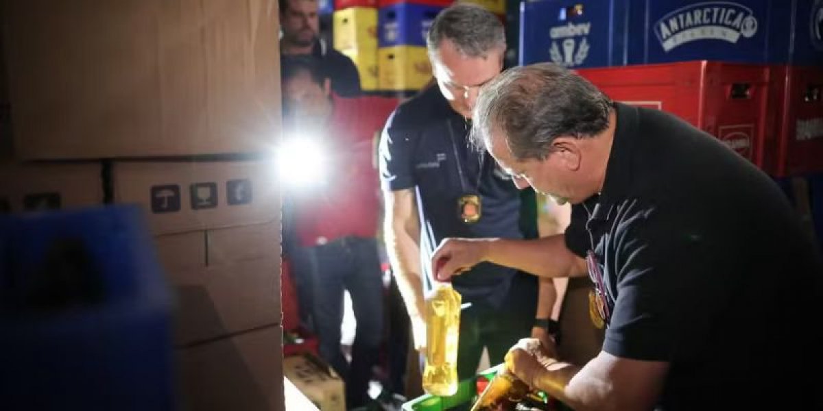 Mais de mil garrafas foram apreendidas após casos de intoxicação por metanol