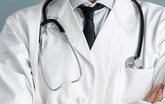 Médico é preso em flagrante após esfregar órgão genital em técnica de enfermagem