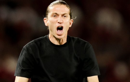 Filipe Luís fala sobre polêmico gramado da Fonte Nova e garante: 'Estamos acostumados'