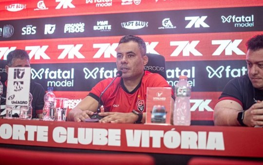 Jair Ventura critica arbitragem após derrota do Vitória para o Vasco: "Árbitro teve participação"
