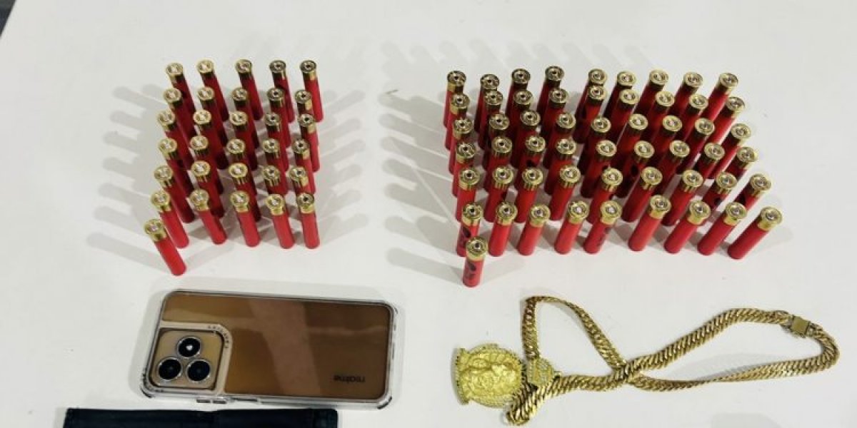 Homem é preso com mais de 80 cartuchos de espingarda em Candeias