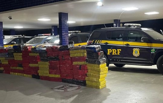 PRF apreende mais de 1,7 tonelada de maconha em caminhão na BR-116, em Vitória da Conquista
