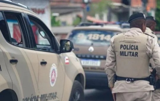 Homem armado faz mulher e criança reféns em Ilhéus e se rende após três horas de negociação