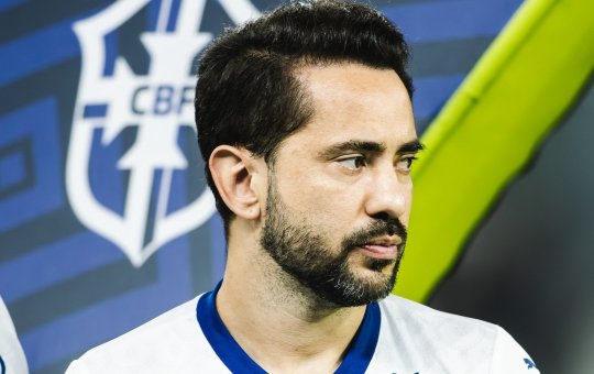 Éverton Ribeiro revela diagnóstico de câncer e realiza cirurgia