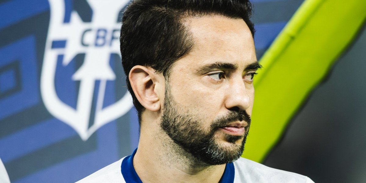 Éverton Ribeiro revela diagnóstico de câncer e realiza cirurgia