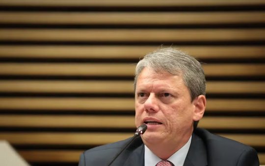 Tarcísio ironiza crise do metanol: “No dia que falsificarem Coca-Cola, vou me preocupar”