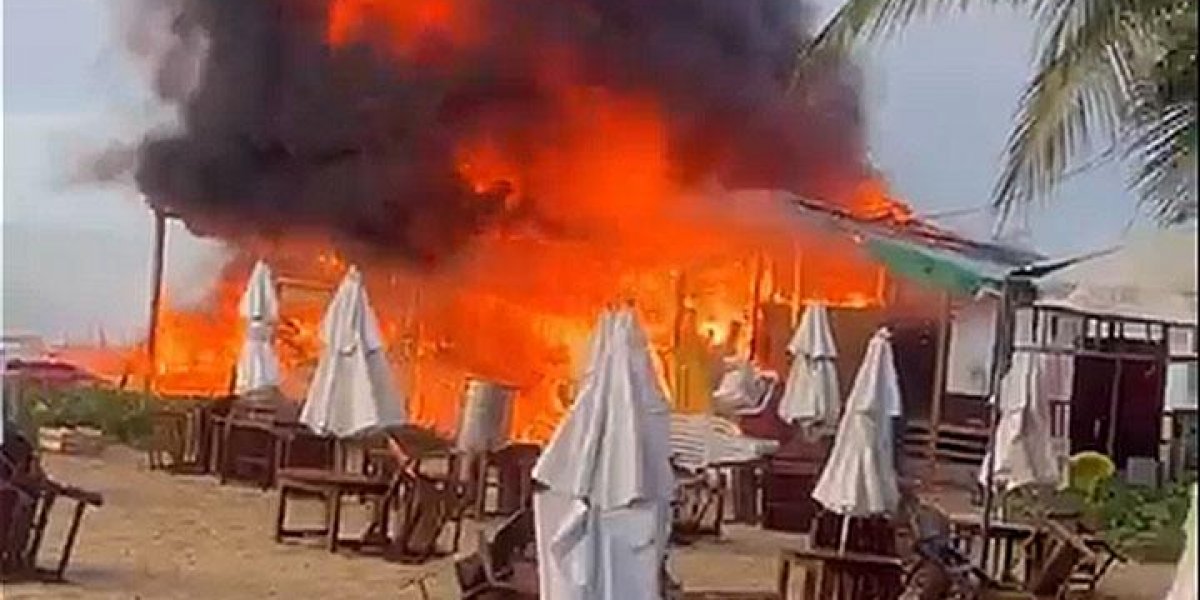 Barraca de praia é consumida por incêndio em Porto Seguro