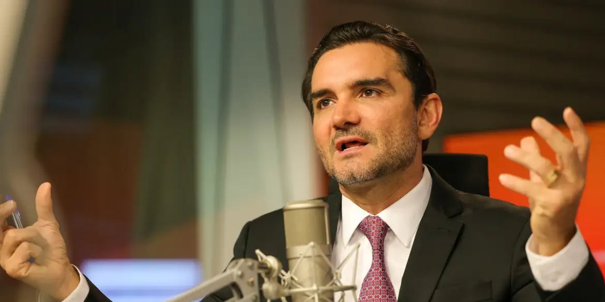 Ministro do Turismo Celso Sabino afirma que permanecerá no governo: 'Fico ao lado de Lula'