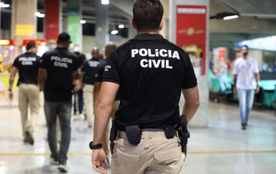 Casal suspeito de aplicar golpes através de revendedora de veículos de luxo em Salvador é preso em Maceió