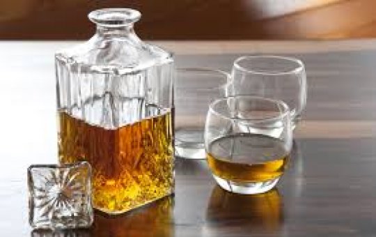 Devido ao metanol, plataformas de venda virtuais estão proibidas de vender bebidas destiladas